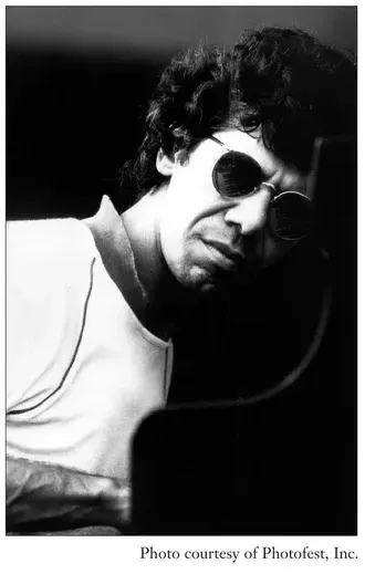 Photo of jazz pianist Chick Corea at the keyboard