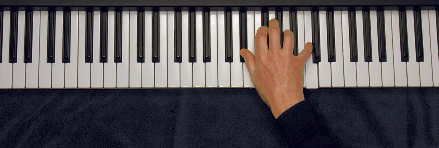 Ebdim7 chord played on a piano — hand position on the keys